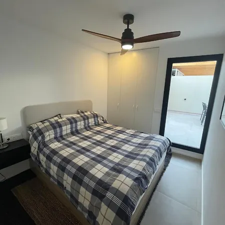 Apartment De Con Terraza Grande Cerca De Barcelona *